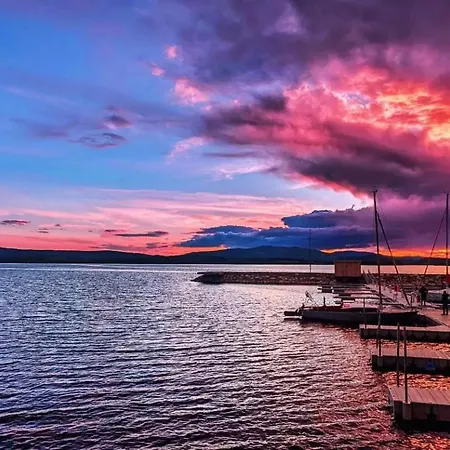 Lakeside 111 Lipno Apartmanhotel 3*